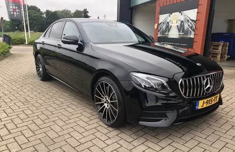 Mercedes-Benz E-Klasse 300 hybride Mercedes-Benz E-Klasse 300 hybride