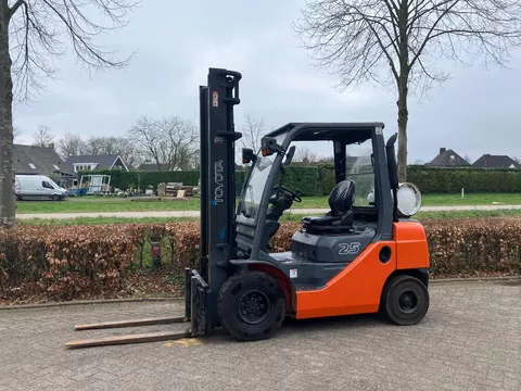 te koop toyota heftruck 02-8FG25