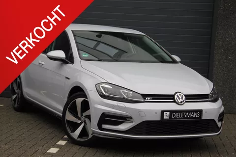 Volkswagen Golf 1.5 TSI R-Line DSG | Apple Carplay | Stoelverwarming | Parkeersensoren | Oryx White Pareleffect Metallic | Vol | nieuwstaat Volkswagen Golf 1.5 TSI R-Line DSG | Apple Carplay | Stoelverwarming | Parkeersensoren | Oryx White Pareleffect Metallic | Vol | nieuwstaat