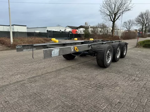 Schmitz Cargobull 3 AXLE TRAILER CHASSIS