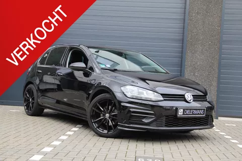 Volkswagen Golf 7.5 R-Line | 2x R-Line | Apple Carplay | Stoelverwarming | Cruisecontrol | Deep black pearl Volkswagen Golf 7.5 R-Line | 2x R-Line | Apple Carplay | Stoelverwarming | Cruisecontrol | Deep black pearl