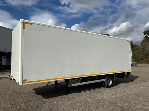 Veldhuizen BE OPLEGGER 7.5 TON MET DEFECTE LAADKLEP 750 KG