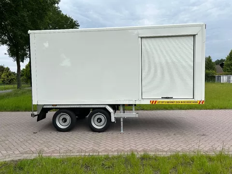VAN DEN OEVER TRAILERS Be oplegger gesloten 8.4 ton stuur as