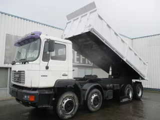 MAN 35-364 , Manual , 8x4 , 3 way tipper , Spring suspension