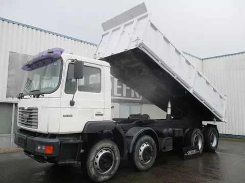 MAN F2000 35-364 , Manual , 8x4 , 3 way tipper , Spring suspension