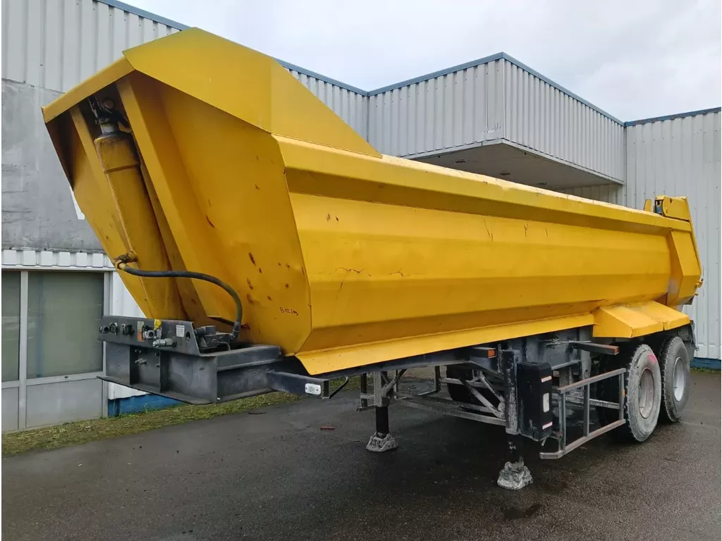 Fruehauf 2 Axle Steel Tipper , Spring Suspension , Drum Brakes