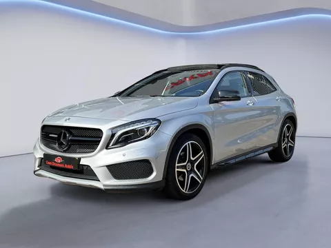 Mercedes-Benz GLA-klasse 200 Ambition Comfort AMG-Line, Panorama Dak, AppleCarplay, Elektr. Stoelen + Mem, Camera, Leder/Alcantara, 19&quot;LM, Stoelverwarming (MET GARANTIE*)