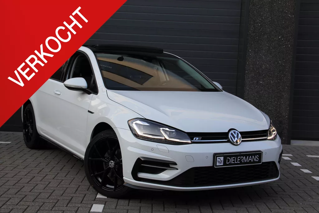 Volkswagen Golf R-Line 1.5L 150pk Panorama dak | Carplay | Full LED Matrix | Trekhaak elektrisch | Vol! | Nieuwstaat!