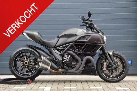 Ducati Diavel Carbon Phantom | Termignoni uitlaatsysteem | Navi | Absolute nieuwstaat Ducati Diavel Carbon Phantom | Termignoni uitlaatsysteem | Navi | Absolute nieuwstaat