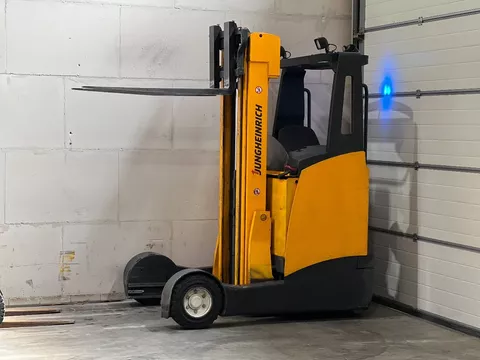 Jungheinrich ETV C16 reachtruck 2014 buiten reachtruck ruw