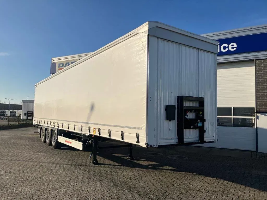 Kässbohrer SCS X+ / 90 - 12 / 27 Schuifzeilen multiplex vloer met palletkist 30 Europallets Kässbohrer SCS X+ / 90 - 12 / 27 Schuifzeilen multiplex vloer met palletkist 30 Europallets