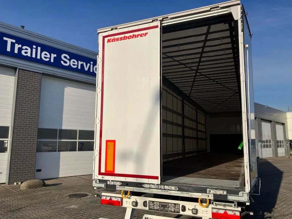 Kässbohrer SCS X / 90 - 12 / 27 Schuifzeilen met twee liftassen en hefdak 500mm Kässbohrer SCS X / 90 - 12 / 27 Schuifzeilen met twee liftassen en hefdak 500mm