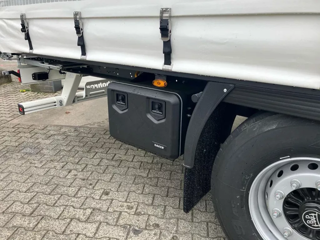 Kässbohrer SCS X+ / 90 - 12 / 27 Schuifzeilen multiplex vloer met palletkist 30 Europallets Kässbohrer SCS X+ / 90 - 12 / 27 Schuifzeilen multiplex vloer met palletkist 30 Europallets