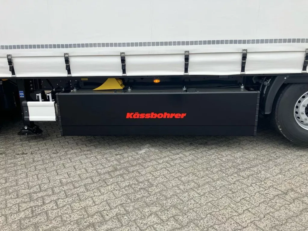 Kässbohrer SCS X+ / 90 - 12 / 27 Schuifzeilen multiplex vloer met palletkist 30 Europallets Kässbohrer SCS X+ / 90 - 12 / 27 Schuifzeilen multiplex vloer met palletkist 30 Europallets