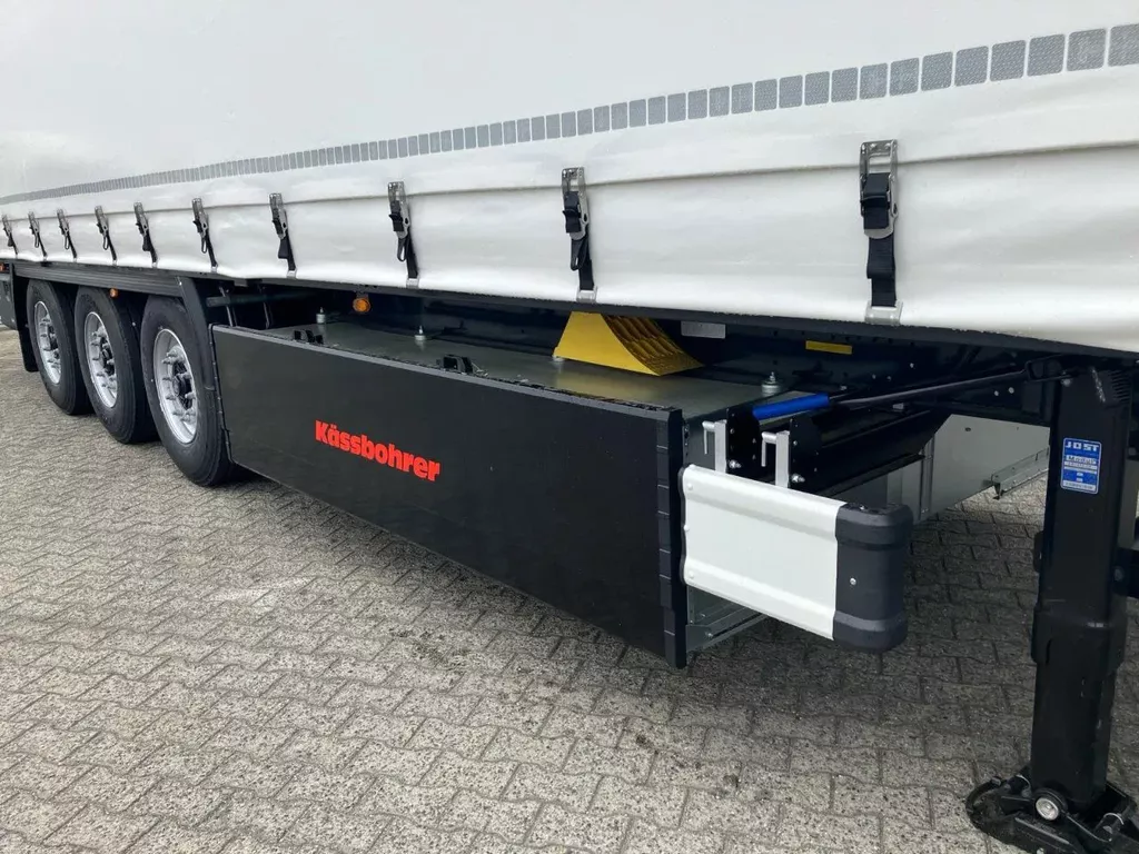 Kässbohrer SCS X+ / 90 - 12 / 27 Schuifzeilen multiplex vloer met palletkist 30 Europallets Kässbohrer SCS X+ / 90 - 12 / 27 Schuifzeilen multiplex vloer met palletkist 30 Europallets