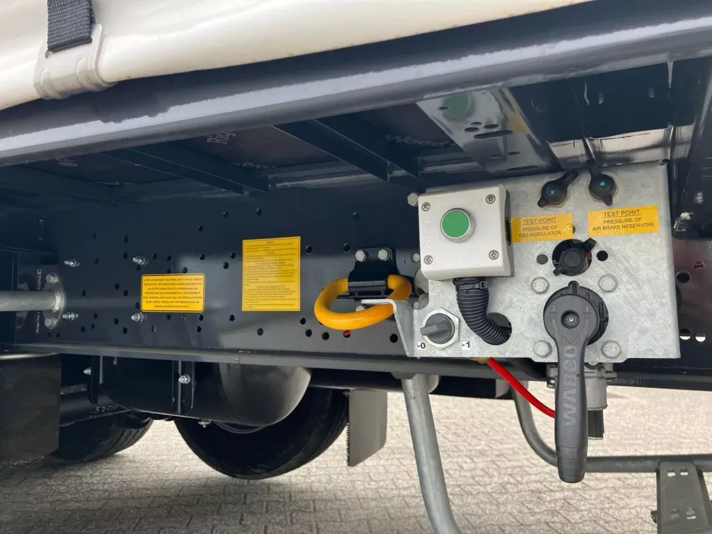 Kässbohrer SCS X+ / 90 - 12 / 27 Schuifzeilen multiplex vloer met palletkist 30 Europallets Kässbohrer SCS X+ / 90 - 12 / 27 Schuifzeilen multiplex vloer met palletkist 30 Europallets