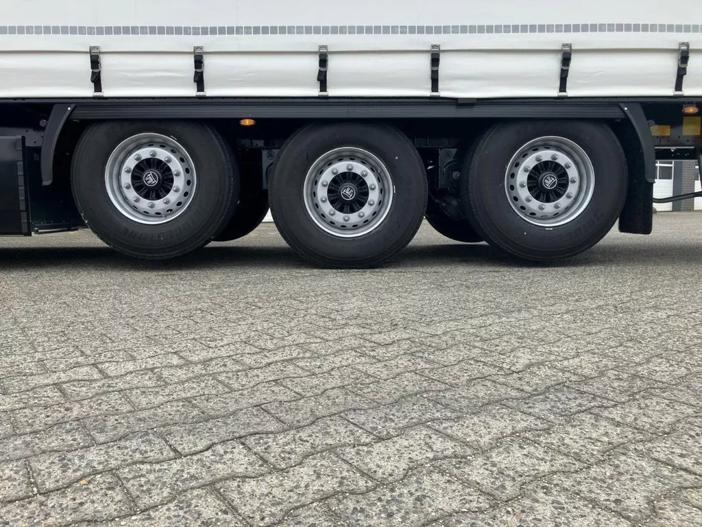 Kässbohrer SCS X+ / 90 - 12 / 27 Schuifzeilen multiplex vloer met palletkist 30 Europallets Kässbohrer SCS X+ / 90 - 12 / 27 Schuifzeilen multiplex vloer met palletkist 30 Europallets