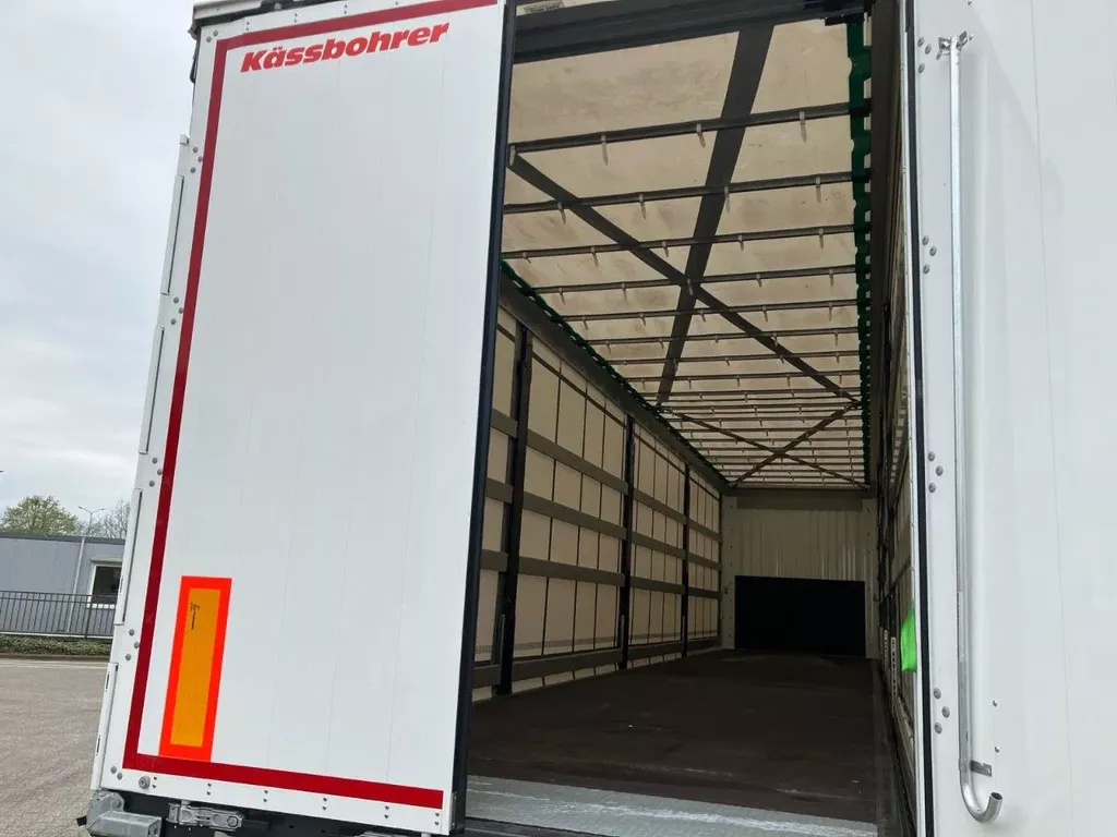 Kässbohrer SCS X+ / 90 - 12 / 27 Schuifzeilen multiplex vloer met palletkist 30 Europallets Kässbohrer SCS X+ / 90 - 12 / 27 Schuifzeilen multiplex vloer met palletkist 30 Europallets