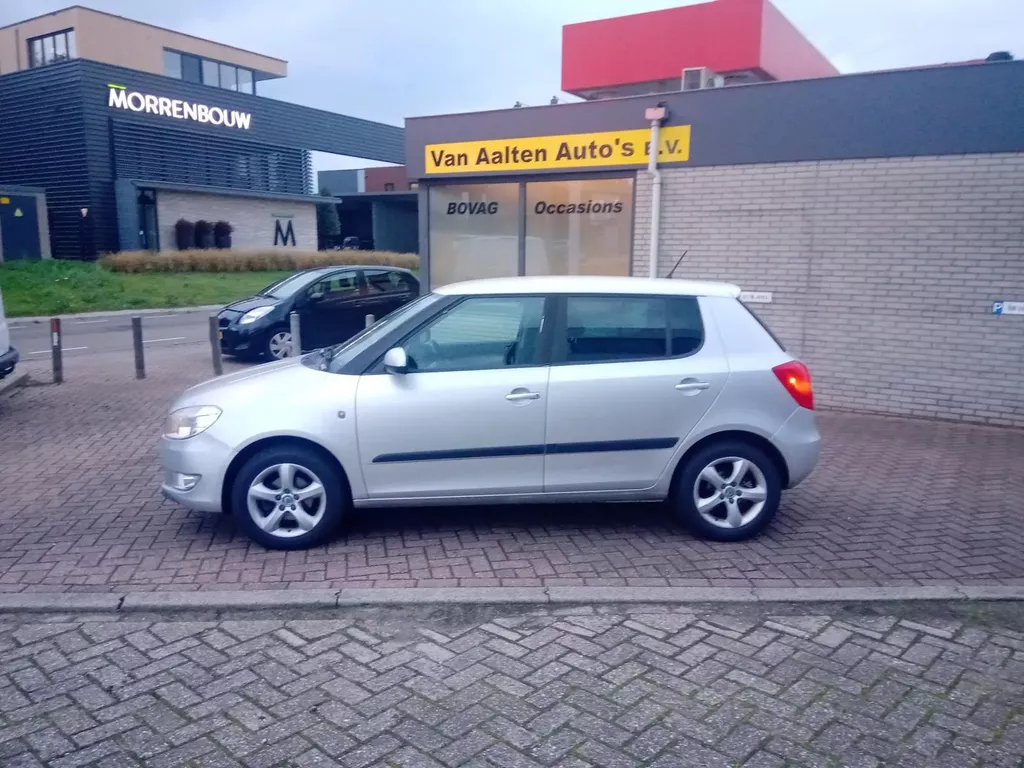 Skoda Fabia 1.2 TSI Ambition PRIJS IS INCL NIEUWE APK, AFLEVERINGSBEURT INCL FILTERS EN 3 MAAND GARANTIE