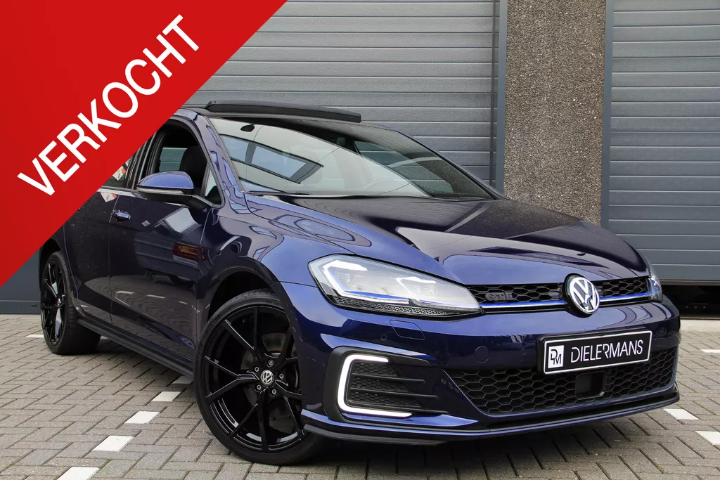Volkswagen Golf 1.4 TSI PHEV GTE Pano | Digitaal Display | 19' Estoril | Volledig LED | Carplay | Elektrische trekhaak | Bom en Bomvol!