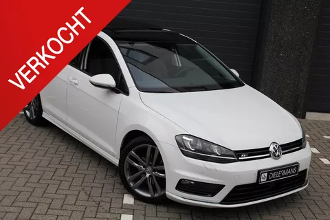 Volkswagen Golf 1.4 TSI DSG R-Line Pano | LED | Carplay | Voorverwarming | Trekhaak | Stoelverwarming | Bomvol! Volkswagen Golf 1.4 TSI DSG R-Line Pano | LED | Carplay | Voorverwarming | Trekhaak | Stoelverwarming | Bomvol!