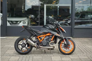 KTM 1290 SuperDuke R ABS | Tech &amp; Track Pack
