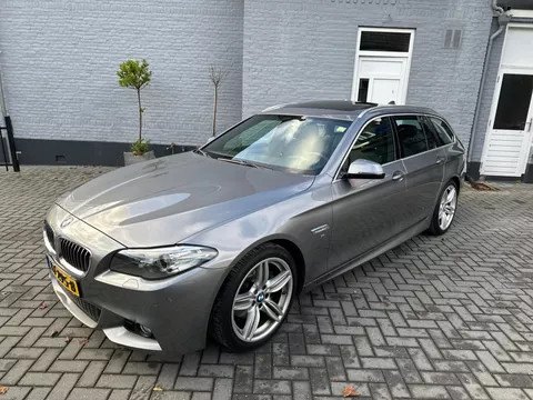 BMW 5-serie Touring 520i M SPORT | PANO | MEMORY | LEER |