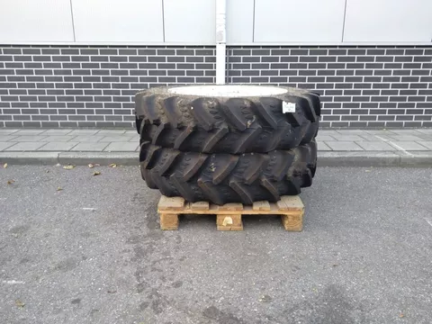 New Holland SET LANDBOUWBANDEN 280/85R28