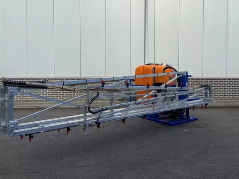VTW EENARMIGE BOOMKWEKERIJ SPUITMACHINE