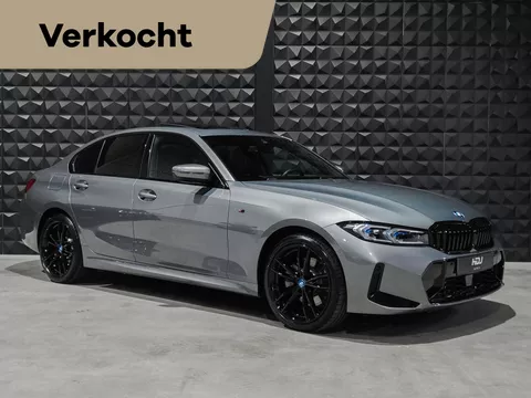 BMW 3-serie 330e | Schuifdak | H&amp;K | HUD | Zwart optiek | Trekhaak |