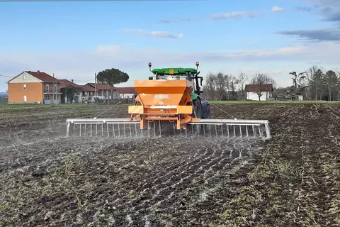 Kramer KALK strooier FISSORE tot maximaal 10 meter breed kalk strooien