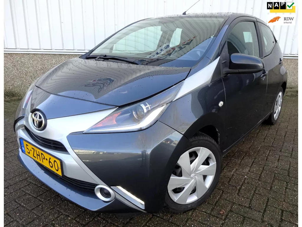 Toyota Aygo 1.0 VVT-i x-play / Goed onderhouden en zeer netjes
