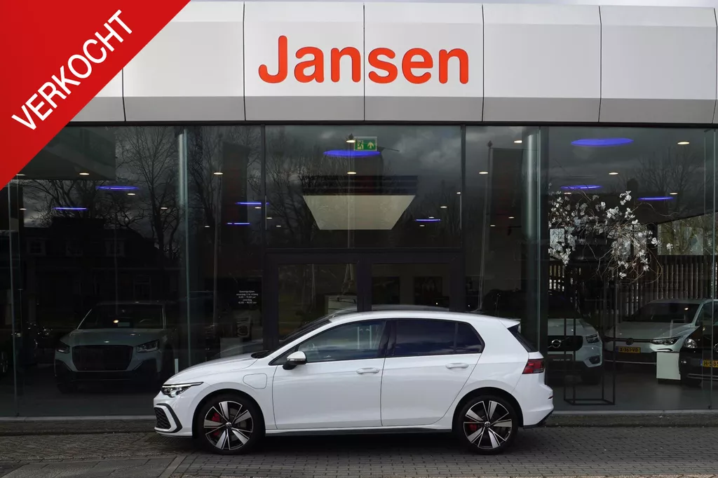 Volkswagen Golf 1.4 eHybrid GTE | CarPlay | LED | Camera | ACC | Trekhaak | 18&quot;