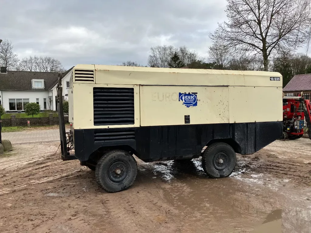 te koop ingersoll rand 12/235 mobiele compressor