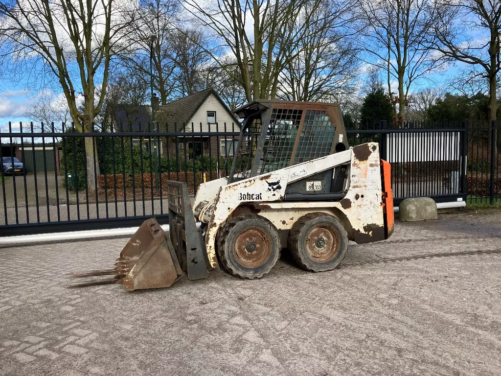 te koop bobcat s100/553 schranklader