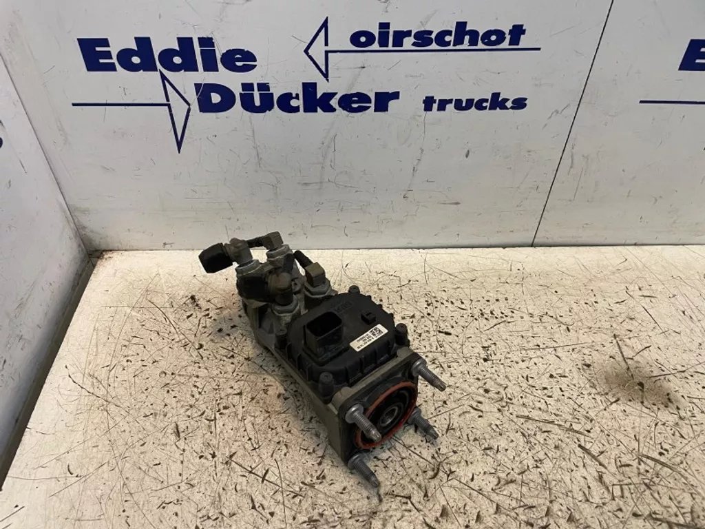 Mercedes-Benz A 0044311406 FOOT BRAKE VALVE WABCO 4800030300