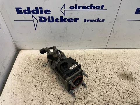 Mercedes-Benz A 0044311406 FOOT BRAKE VALVE WABCO 4800030300