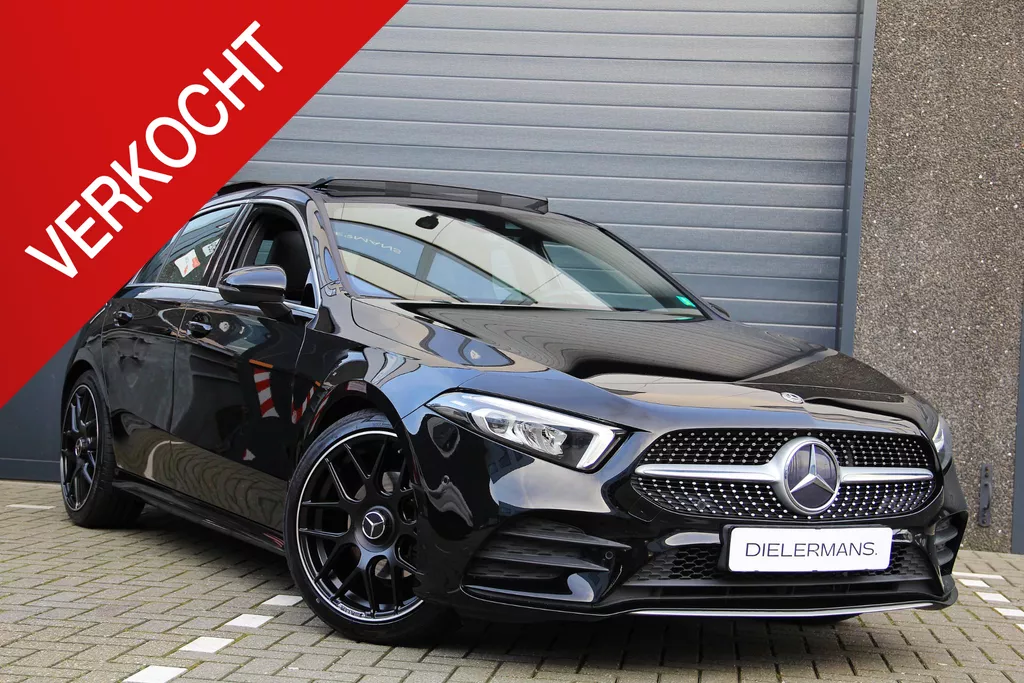 Mercedes-Benz A-klasse 180 Business Solution AMG Upgrade Panorama dak | Sfeerverlichting | Groot display! | Full black | 19&quot; AMG Velgen | Carplay | Bom en Bomvol! | Pano