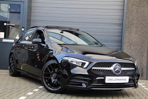 Mercedes-Benz A-klasse 180 Business Solution AMG Upgrade Panorama dak | Sfeerverlichting | Groot display! | Full black | 19" AMG Velgen | Carplay | Bom en Bomvol! | Pano Mercedes-Benz A-klasse 180 Business Solution AMG Upgrade Panorama dak | Sfeerverlichting | Groot display! | Full black | 19" AMG Velgen | Carplay | Bom en Bomvol! | Pano