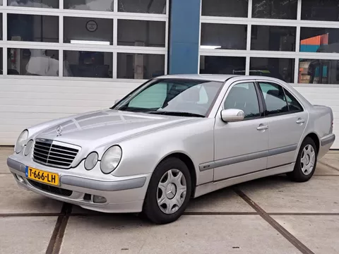 Mercedes-Benz E-klasse E240 Classic automaat Mercedes-Benz E-klasse E240 Classic automaat