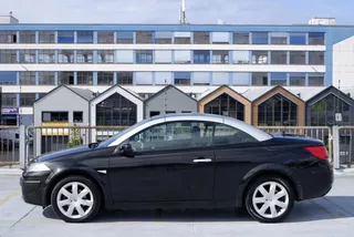 Renault M&eacute;gane Coup&eacute;-Cabriolet 2.0-16V 135PK Privil&egrave;ge NL AUTO