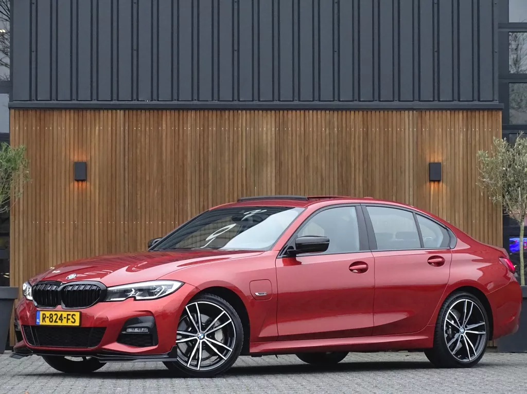 BMW 3 Serie 330e 252PK / M- Individual / 2021 / laser /