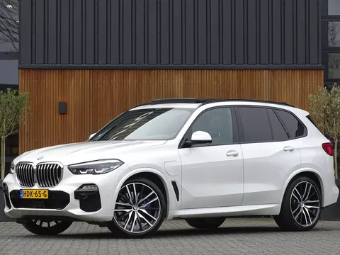 BMW X5 45e 394PK / M-Sport / Skylounge / Harman Kardon / LED