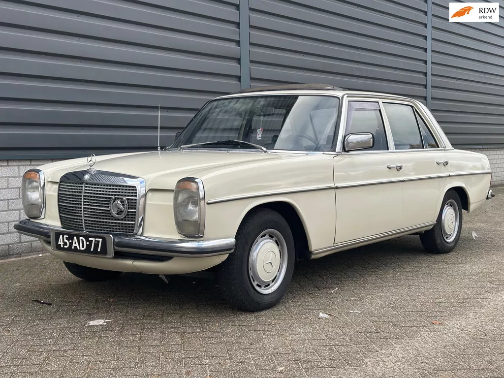 Mercedes-Benz 200-280 (W115) 250 W114 ORIGINEEL NL