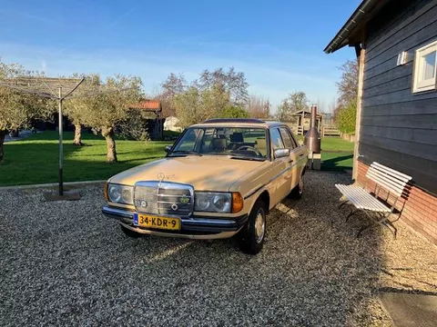Mercedes-Benz 200-280 (W123) 240 D automaat, schuifdak. Perfecte staat. Mercedes-Benz 200-280 (W123) 240 D automaat, schuifdak. Perfecte staat.