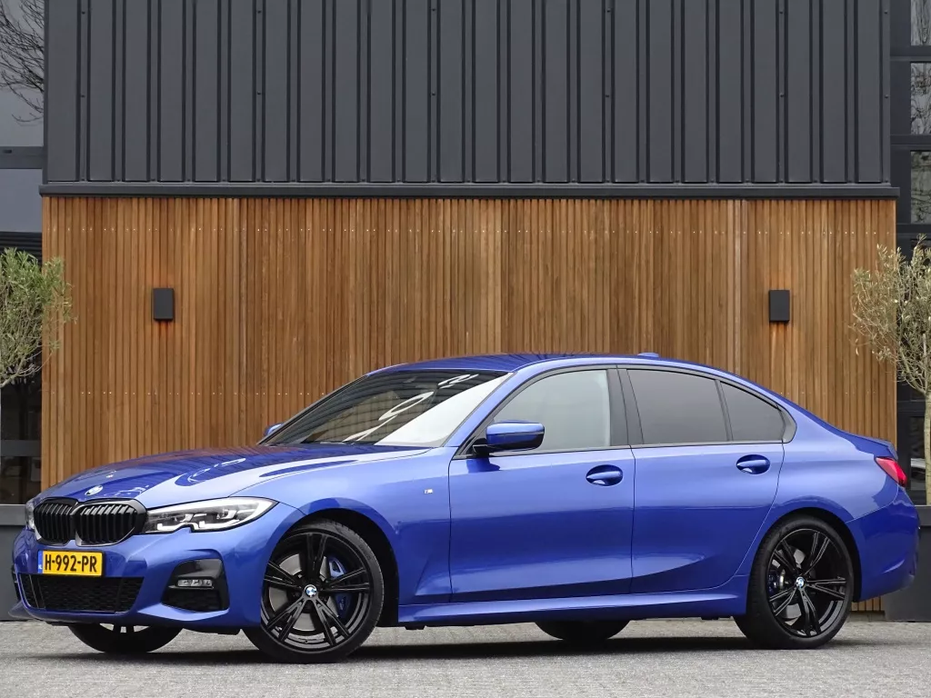 BMW 3 Serie 320i 184PK automaat / M-Sport / Harman Kardon *NAP*
