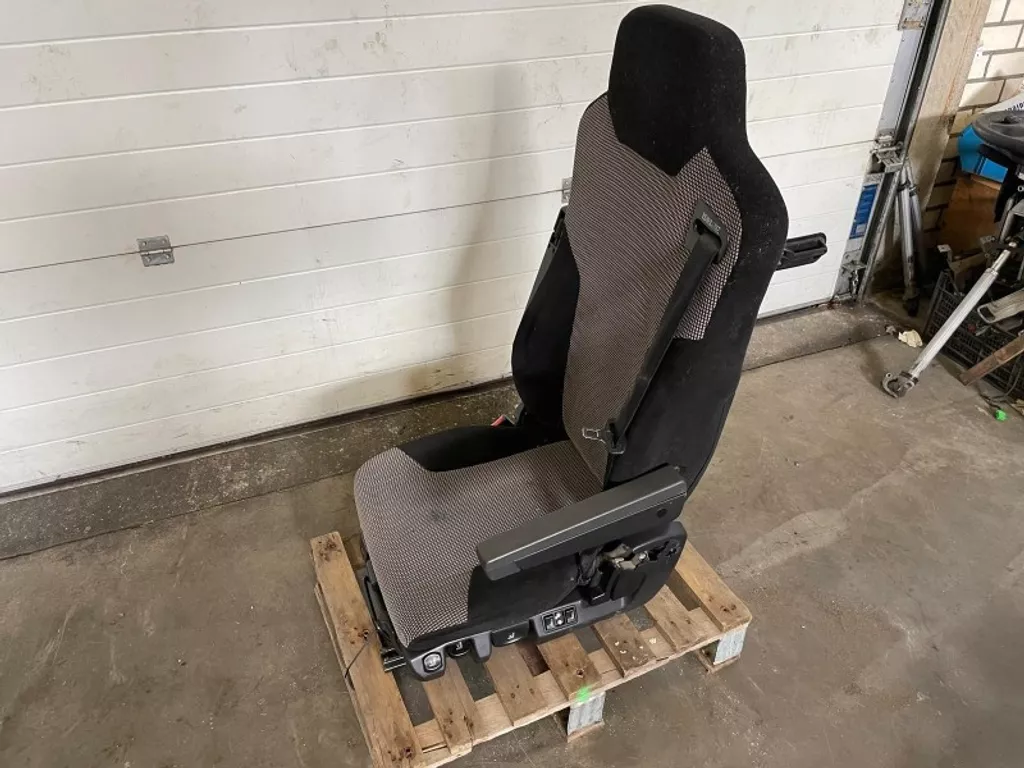 MAN 81.62307-6531 CHAUFFEURSSTOEL ISRI