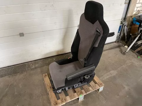MAN 81.62307-6531 CHAUFFEURSSTOEL ISRI
