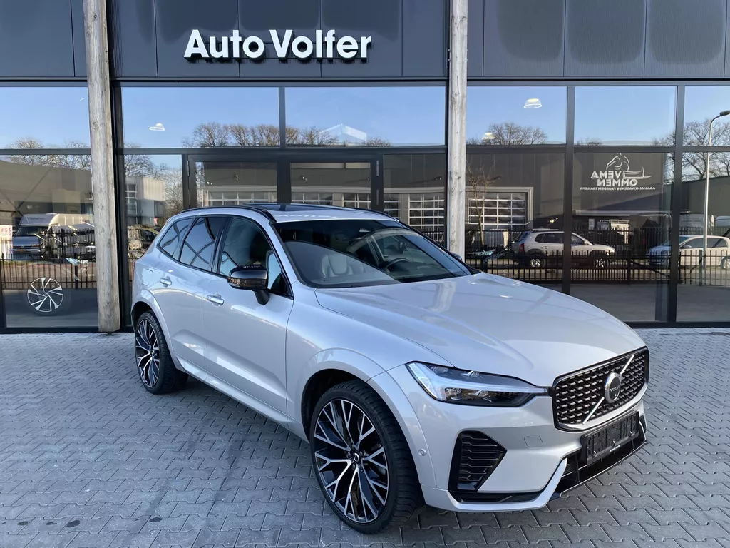 Volvo XC60 2.0 B4 R-Design B&amp;W|ACC|Pano|360&deg;|22&quot;