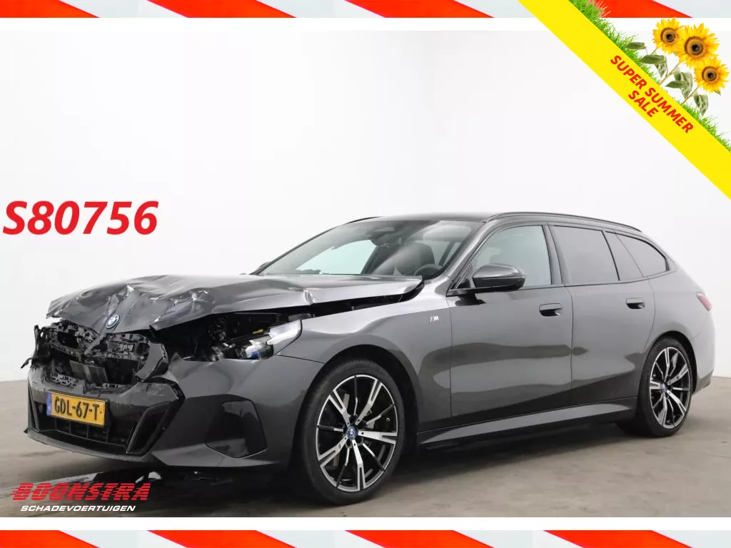 BMW i5 Touring eDrive40 84 kWh M-Sport HUD Memory 360&deg; AHK 18.410 km!